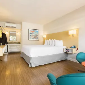 The Thunderbird Hotel Savannah